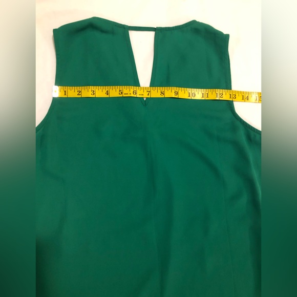 Pleione, emerald green sleeveless blouse with v in front & v cutout in back, S - Picture 6 of 11